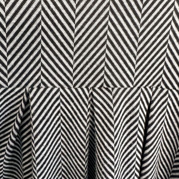 Lula Roe Amelia Dress Size Small Black White Print Pleated Zip Stretch Pockets - Picture 10 of 12